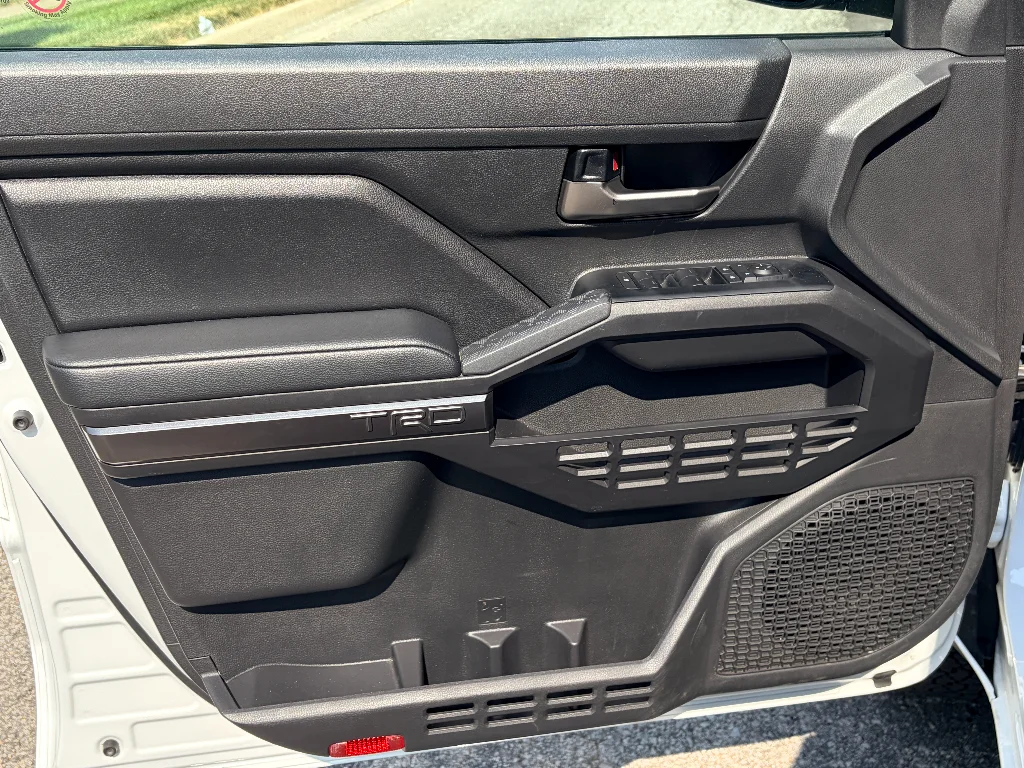 Used 2017 Magnetic Metallic Ford SE image 34