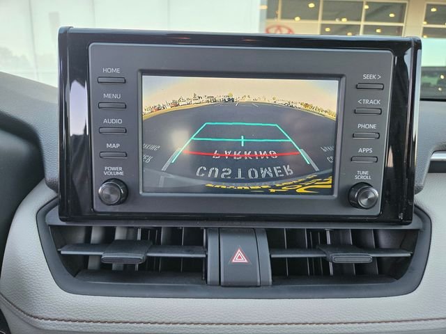 Used 2019 Silver Toyota XLE image 11
