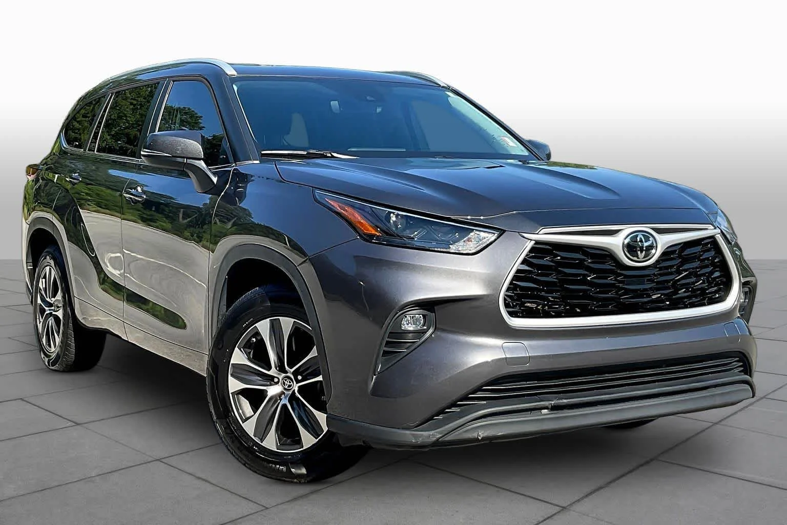 Used 2023 Magnetic Gray Metallic Toyota XLE image 3