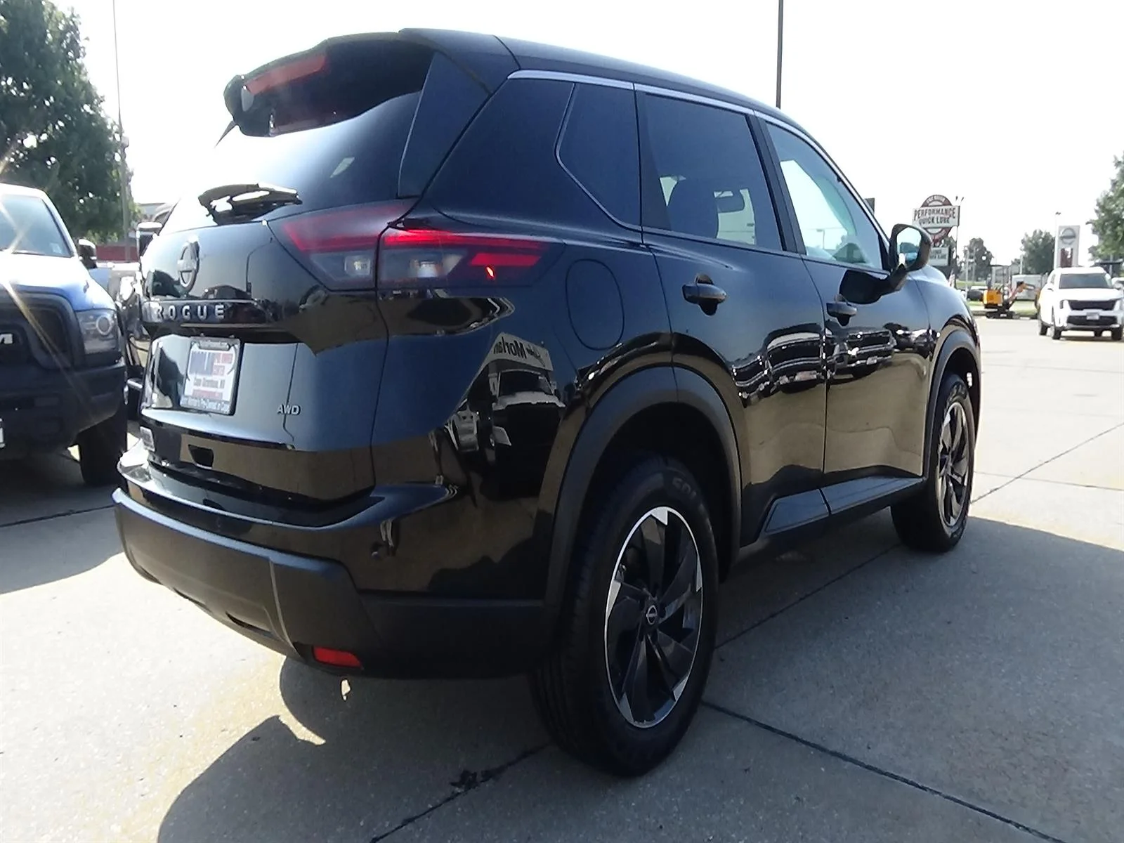 Used 2025 Super Black (kh3) Nissan SV image 6