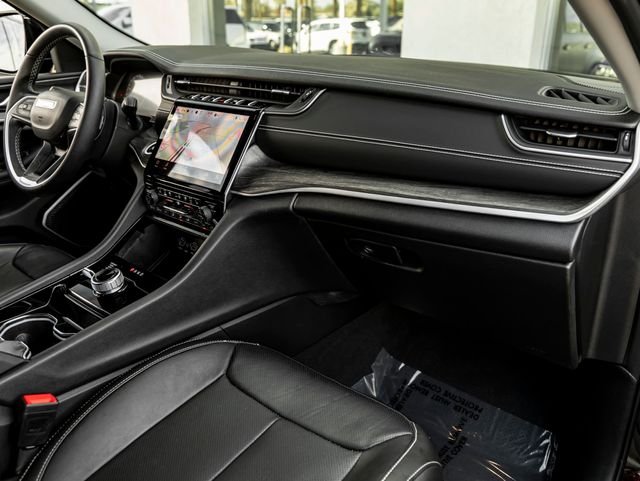 Used 2022 Diamond Black Crystal Pearlcoat Jeep Limited image 35