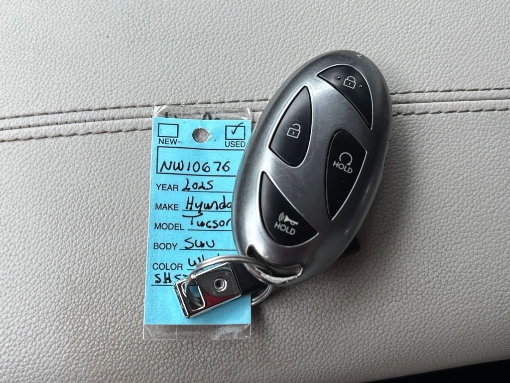 Used 2025 White Hyundai SEL image 29