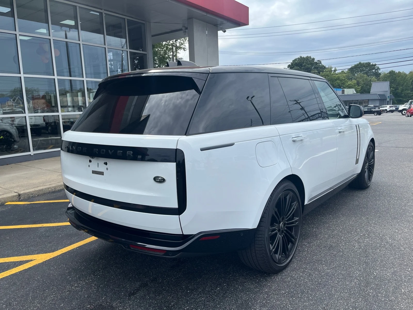 Used 2022 Fuji White Land Rover SE AWD image 7