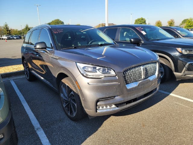 Used 2024 Gray Lincoln Reserve image 3
