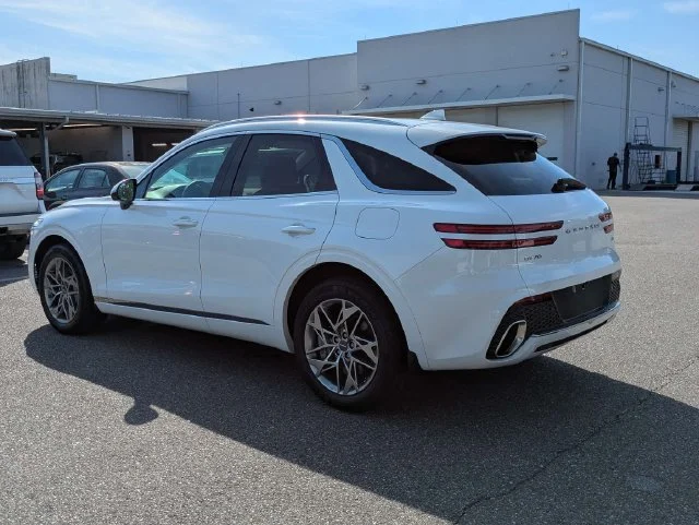 Used 2025 White Genesis 2.5T image 5