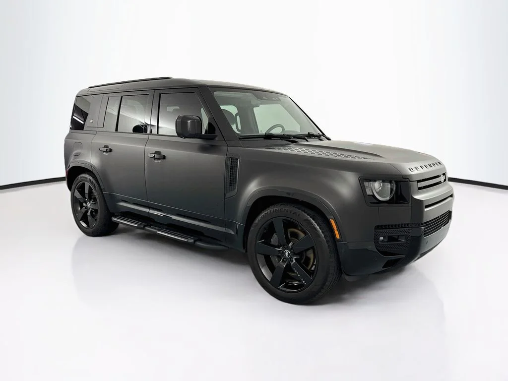 Used 2024 Black Land Rover X-Dynamic SE image 3