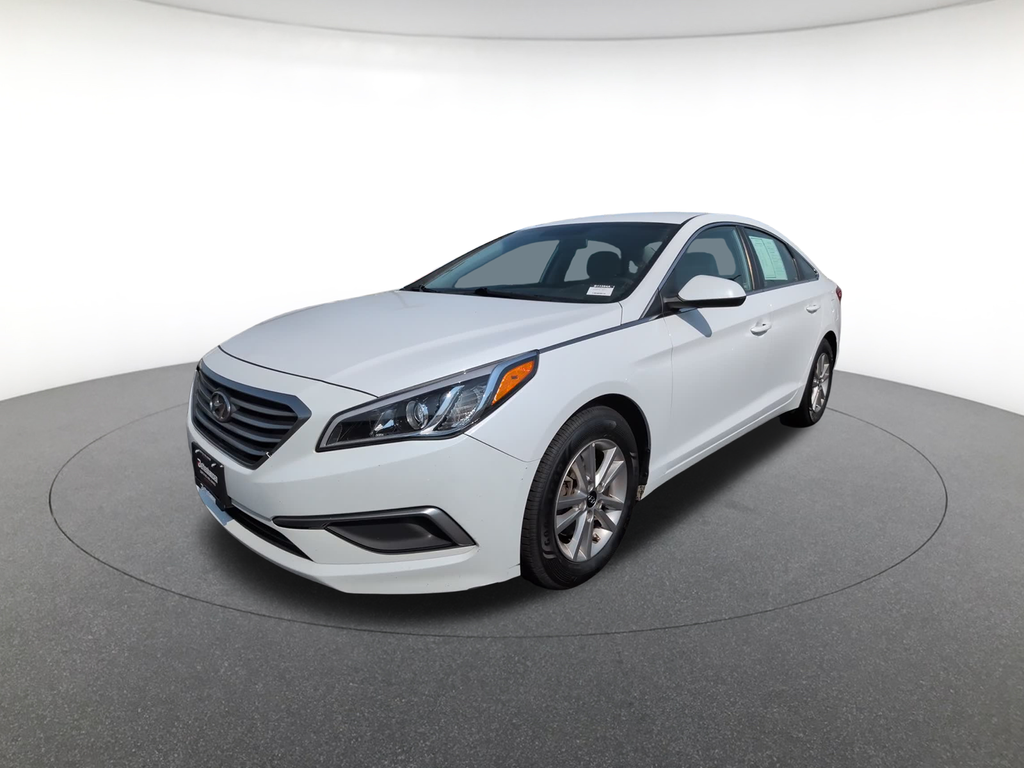 Used 2017 White Hyundai Base image 13