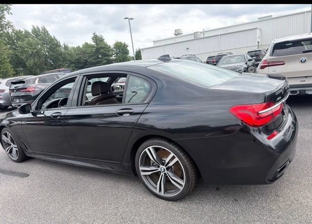 Used 2019 Black BMW 750i xDrive image 4