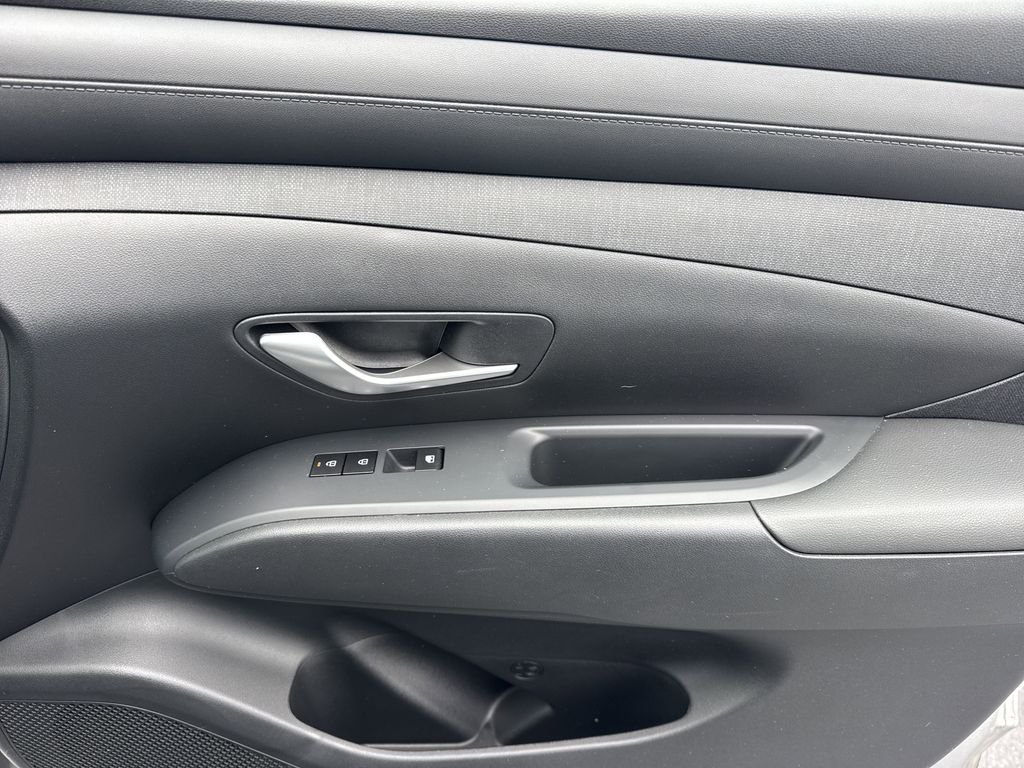 Used 2025 Silver Hyundai SEL Convenience image 14