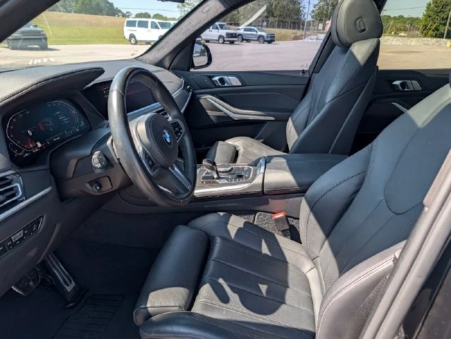 Used 2022 Black BMW xDrive40i image 9