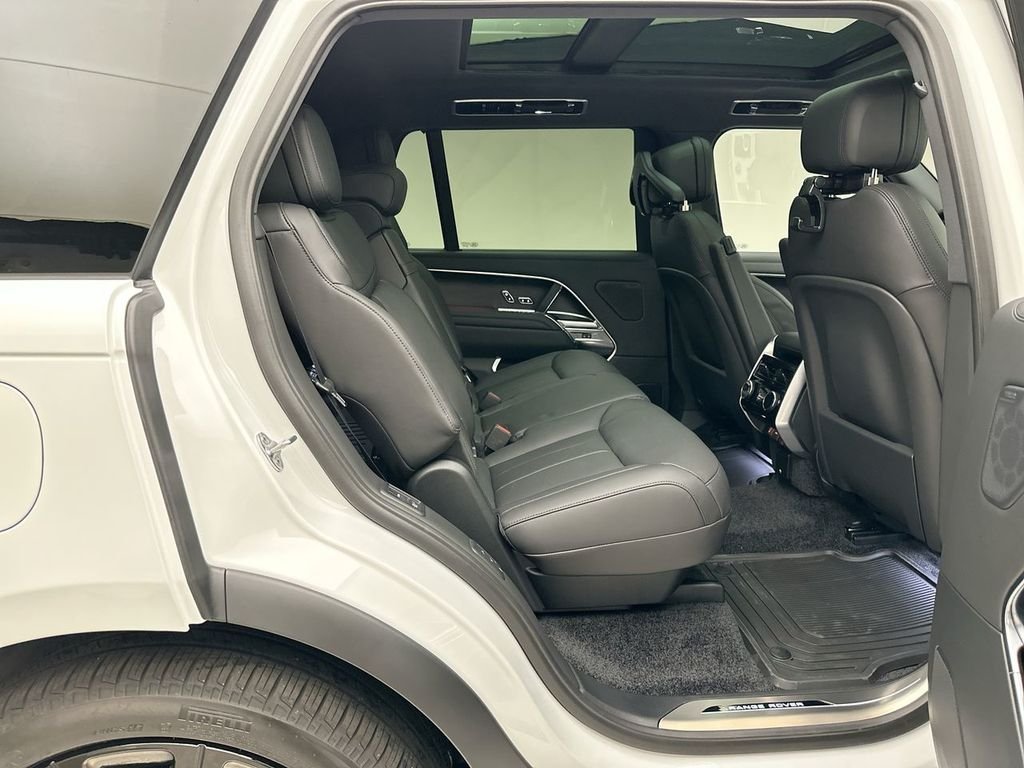 New 2027 Fuji White Land Rover SE image 7