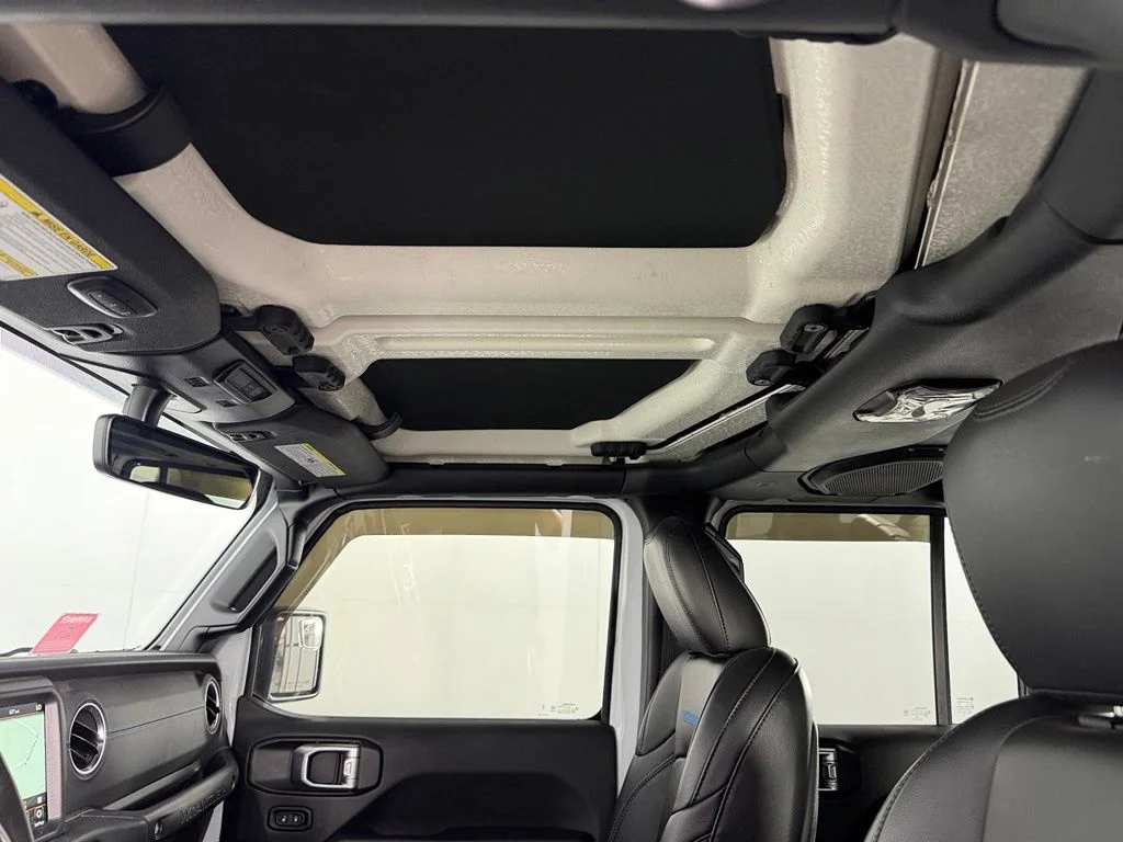 Used 2023 White Jeep Rubicon 4xe image 18