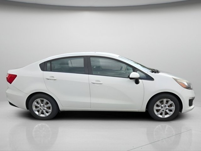 Used 2017 Clear White Kia LX image 5