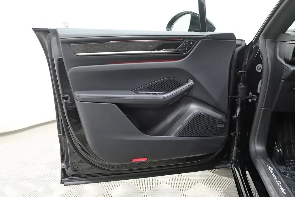 2025 Porsche Macan Electric Turbo
