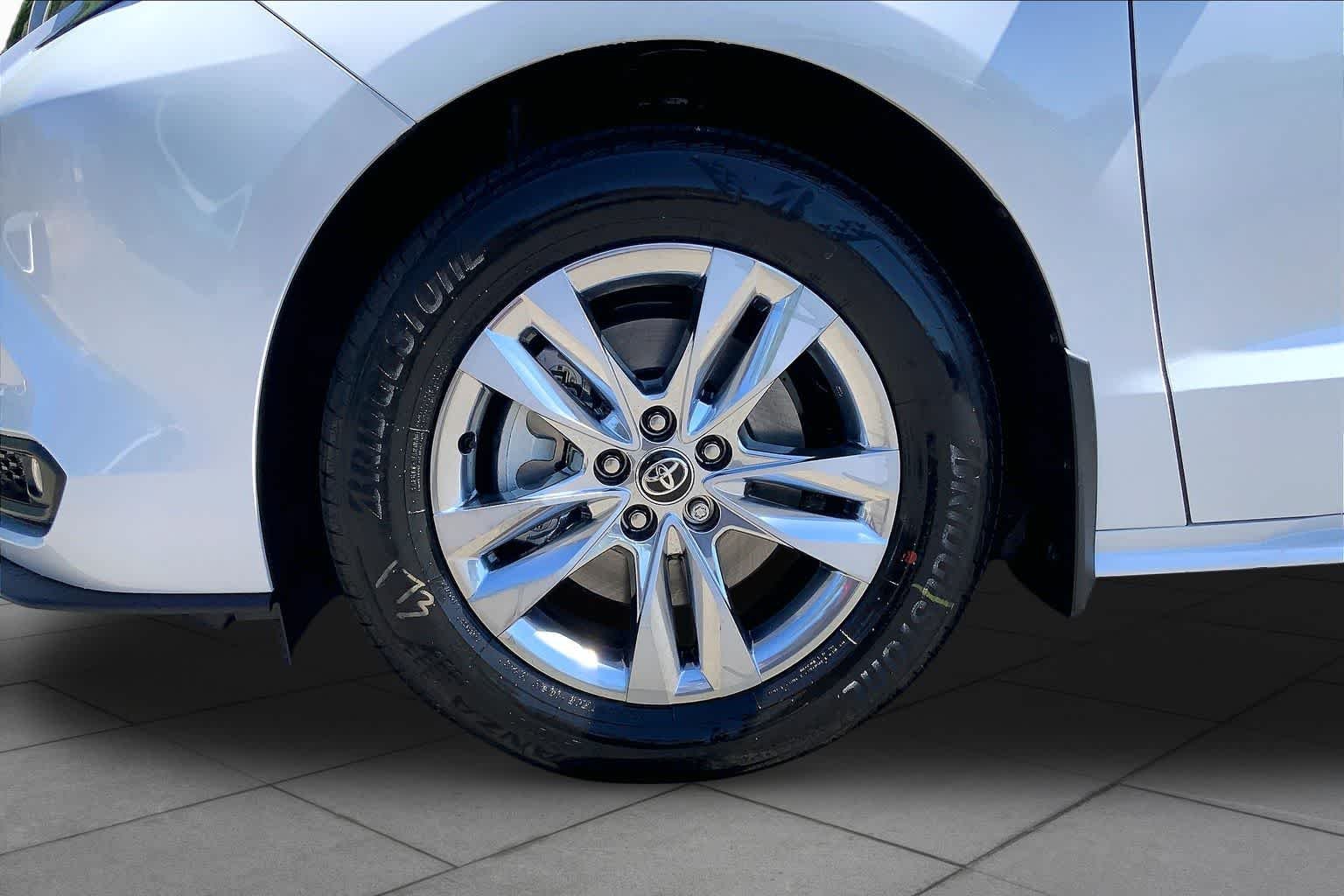 New 2026 Wind Chill Pearl Toyota XLE image 11