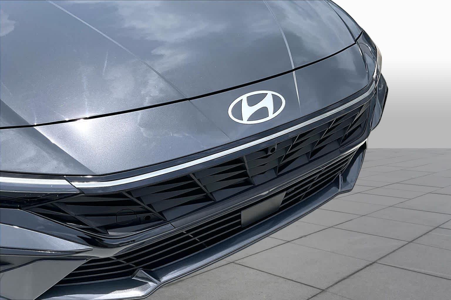 Used 2025 Ecotronic Gray Hyundai Limited image 29