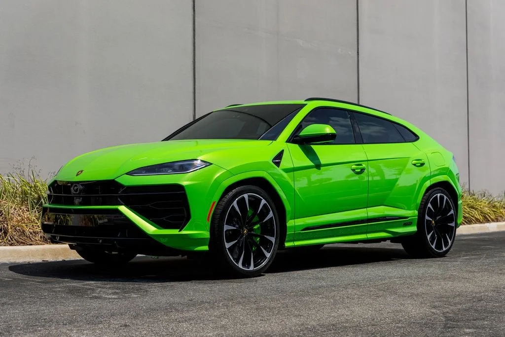 Used 2025 Green Lamborghini SE image 21