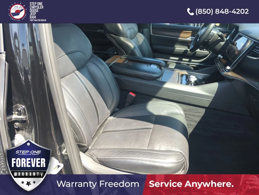 Used 2024 Black Jeep Base image 39