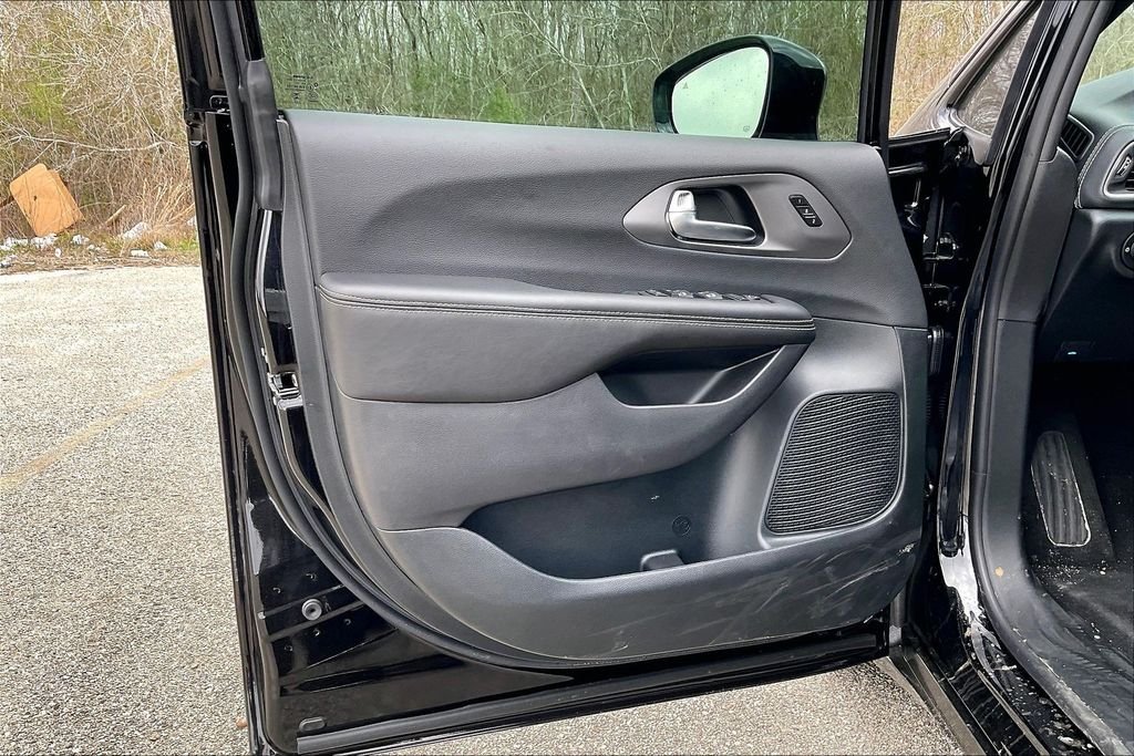 New 2026 Chrysler Pacifica Select 4D Passenger Van