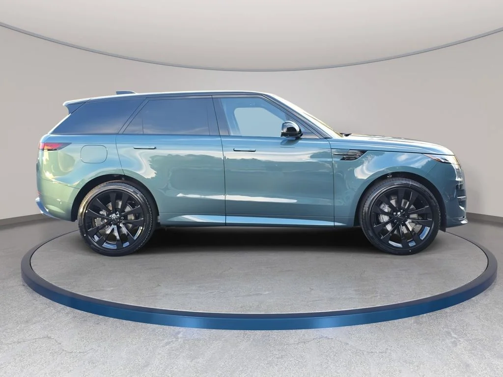 New 2026 Giola Green LAND ROVER Dynamic SE image 4