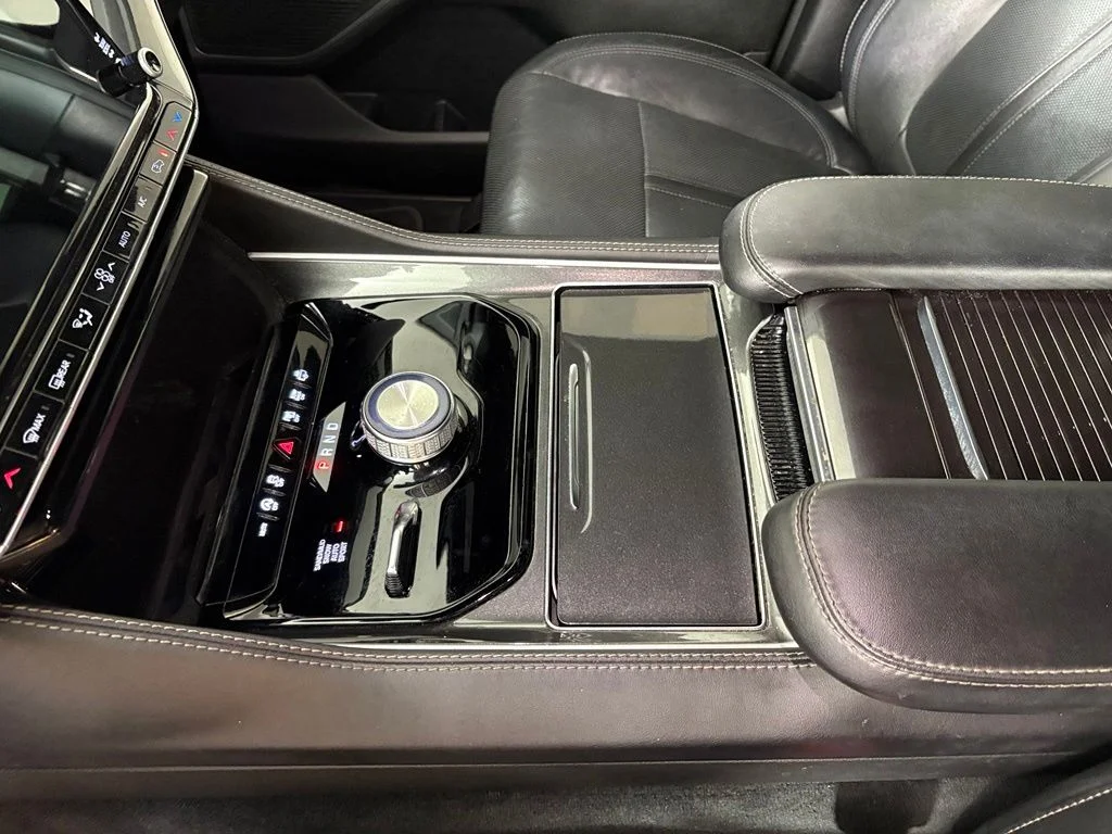 Used 2023 White Jeep Base image 29