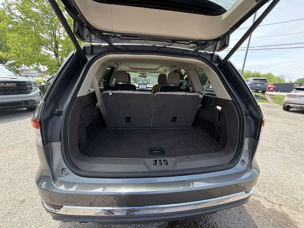 Used 2023 Gray Lincoln Standard image 25
