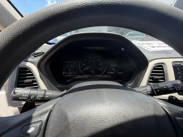 Used 2022 White Honda EX image 18