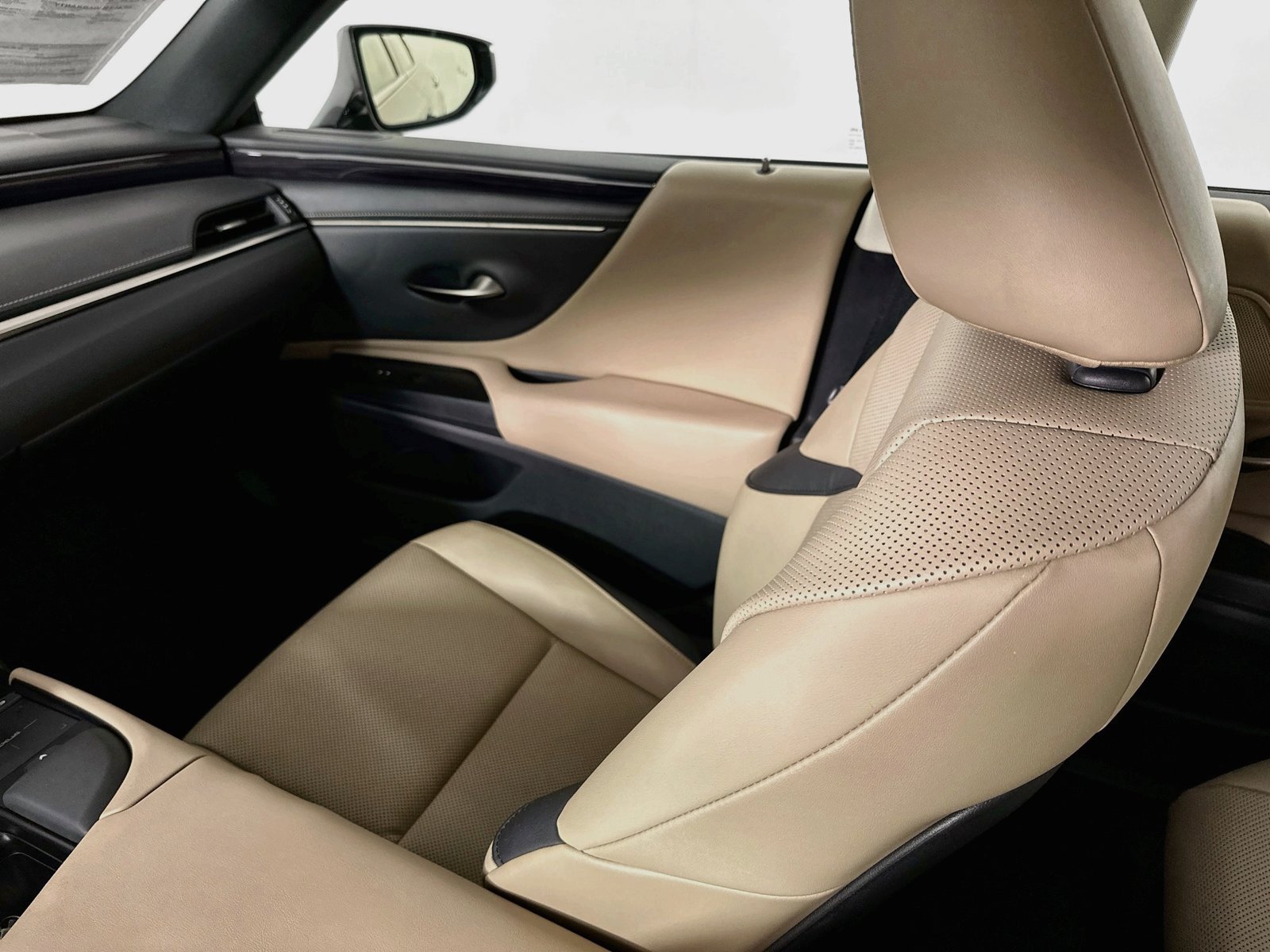 Used 2020 Sunlit Green Lexus 300h image 24