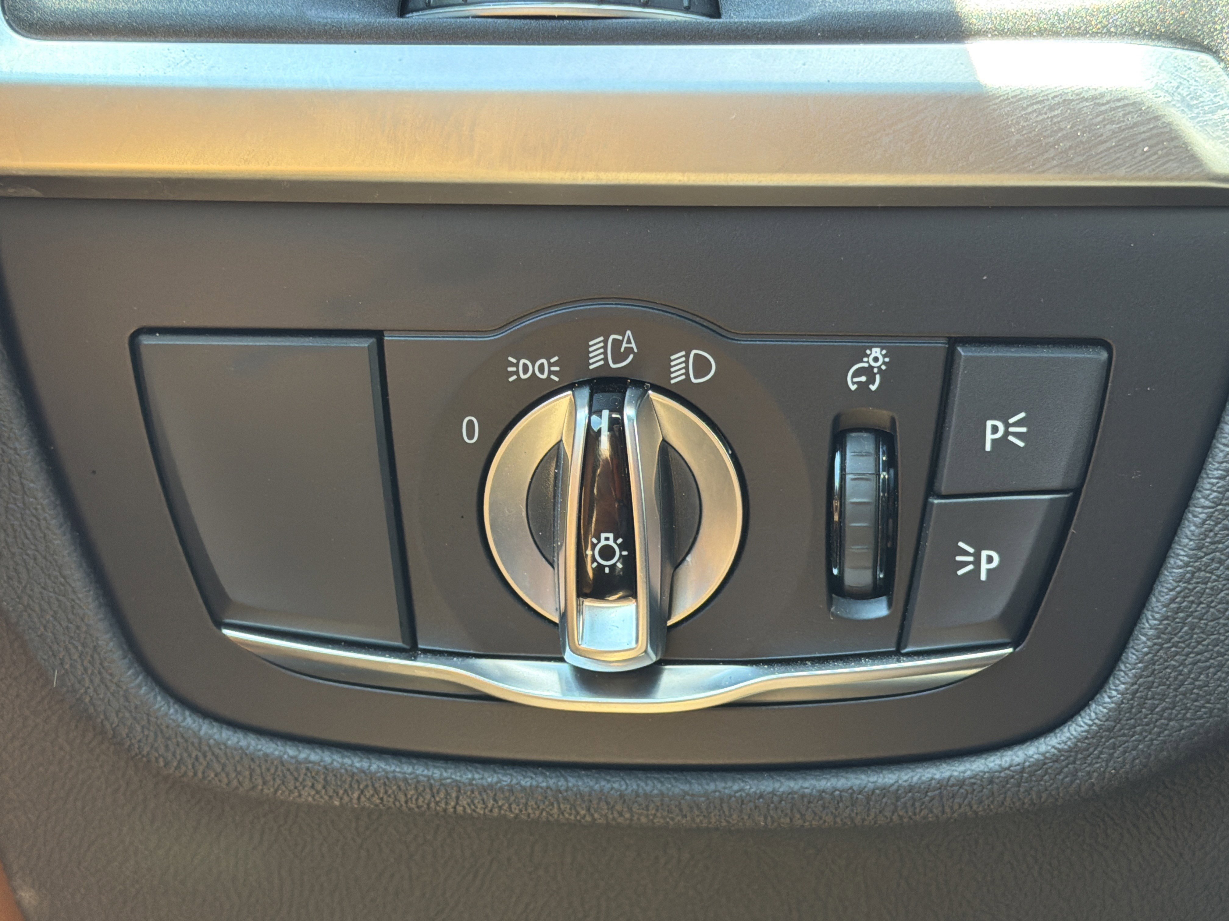 Used 2025 Dark Graphite Metallic BMW xDrive30i image 14