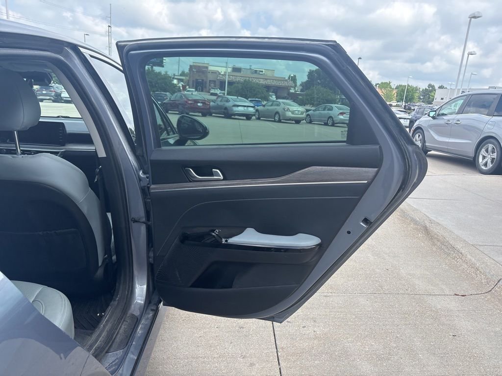 Used 2021 Everlasting Silver Kia EX image 29