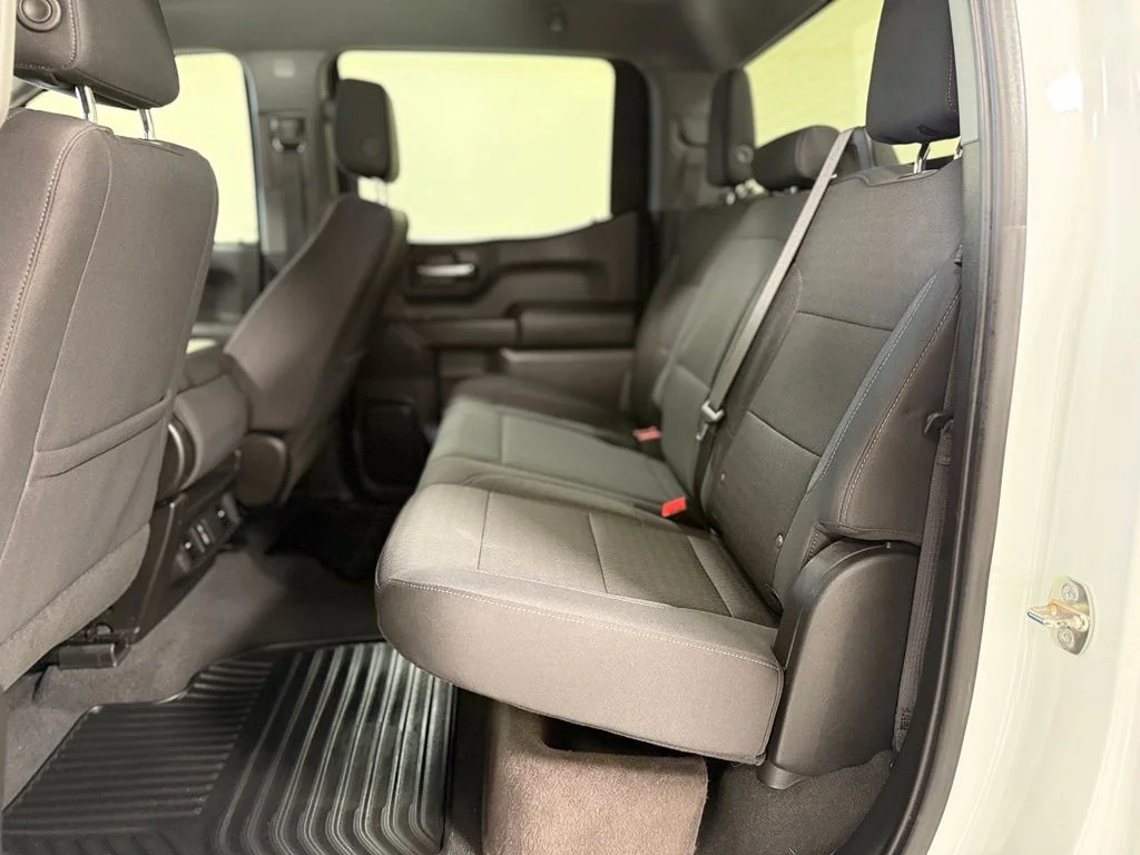Used 2024 White Chevrolet Custom image 18