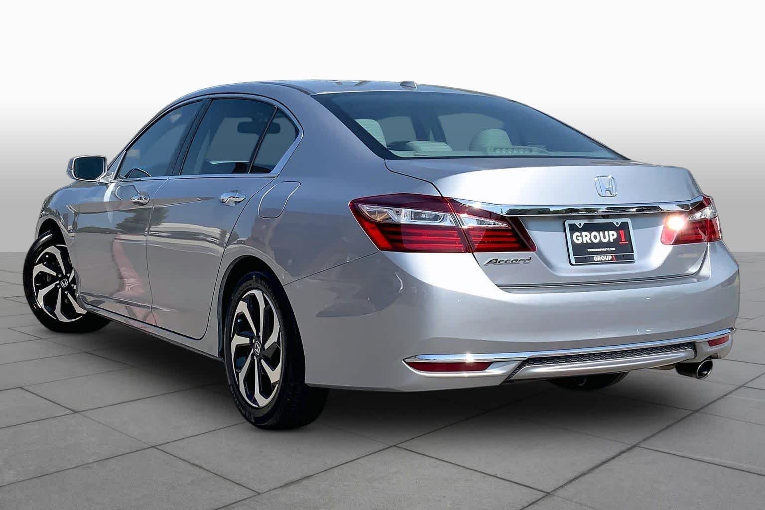 Used 2016 Lunar Silver Metallic Honda EX image 11