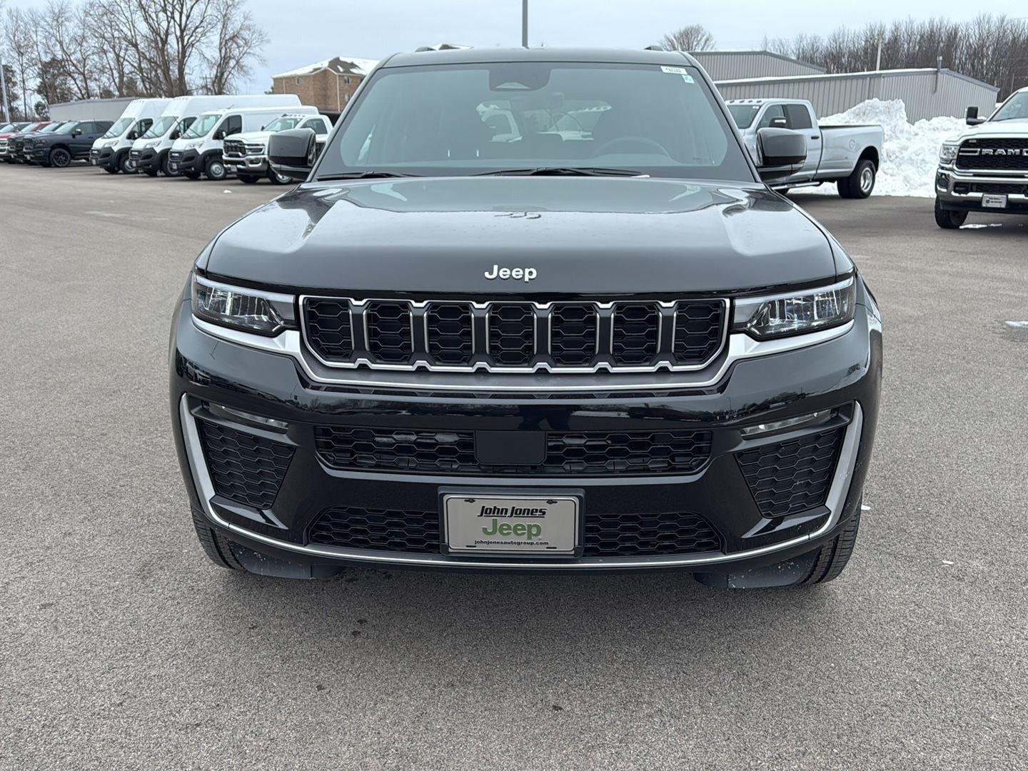 New 2026 Diamond Black Crystal Pearl-Coat Exterior Paint Jeep Limited image 13