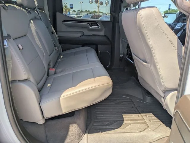 Used 2023 White GMC SLT image 27
