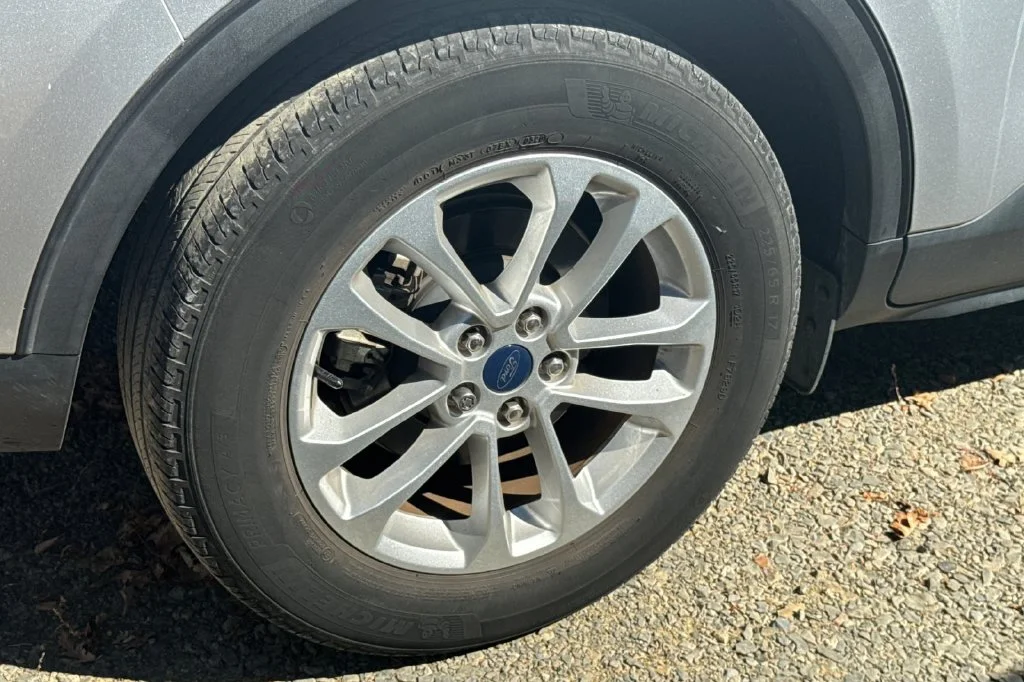 Used 2020 Silver Ford SE image 4