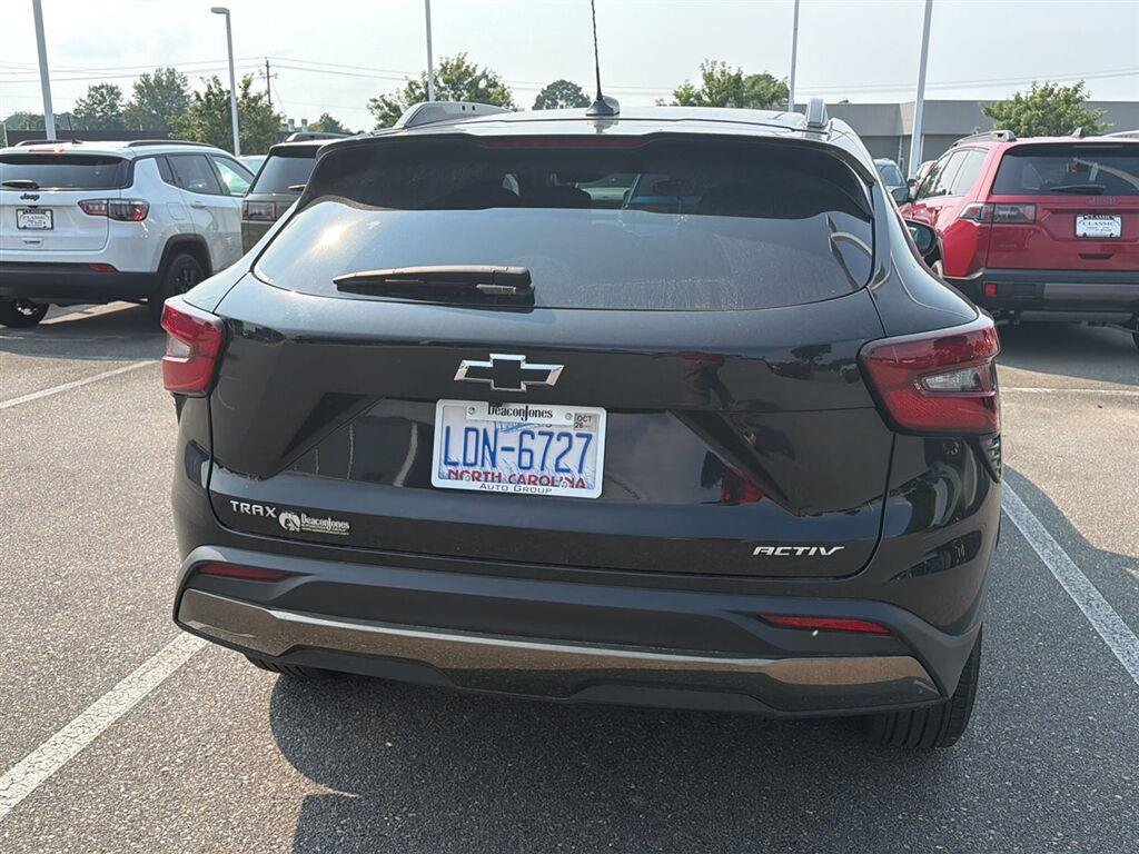 Used 2025 Mosaic Black Metallic Chevrolet ACTIV image 12