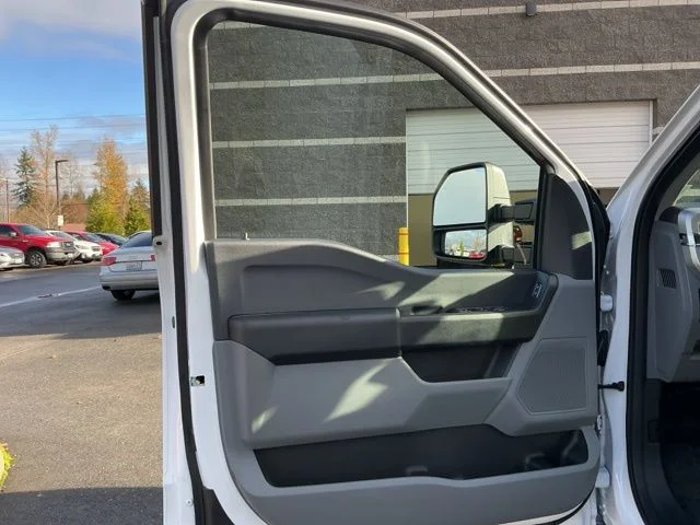 New 2026 Oxford White Ford XL image 9