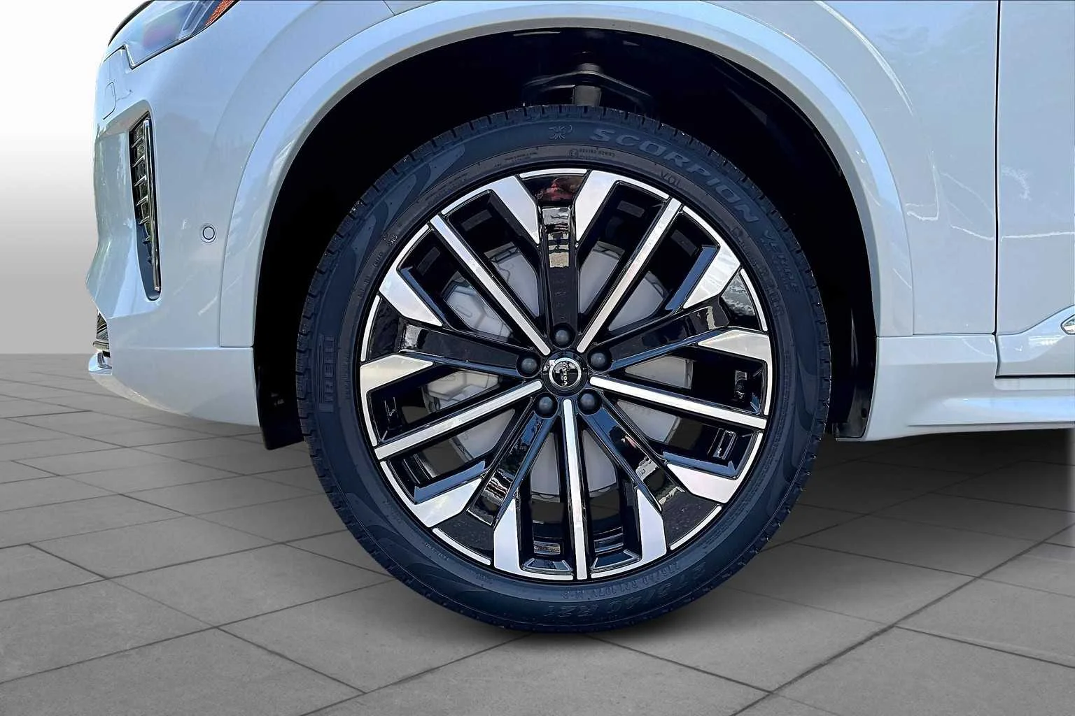 2026 Volvo XC90 Ultra - Photo 16