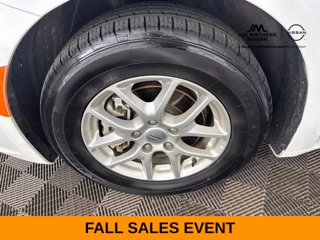Used 2023 White Chrysler Touring L image 36