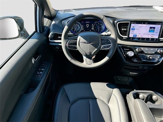 New 2026 Bright White Clear-Coat Exterior Paint Chrysler LX image 15