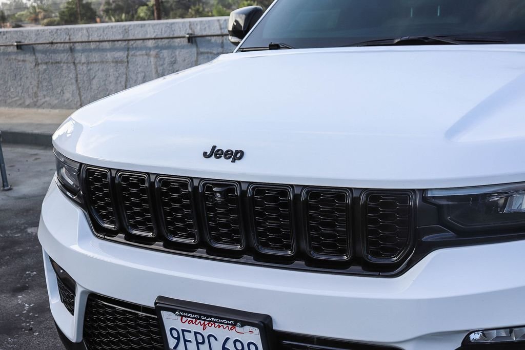 Used 2023 Bright White Clearcoat Jeep Limited image 6