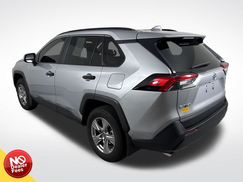 2025 Toyota RAV4 XLE - Photo 6