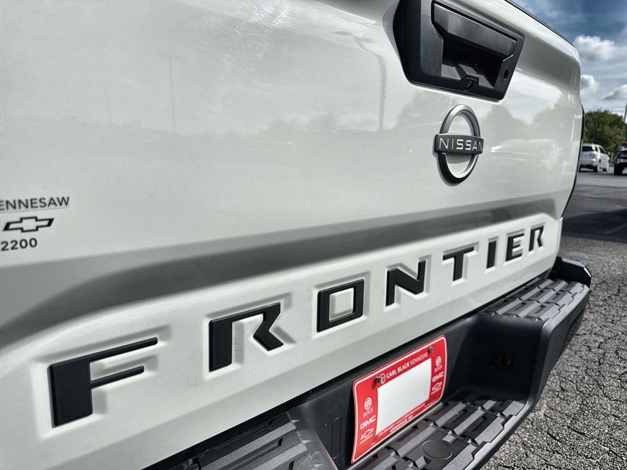 Used 2022 White Nissan King Cab S 4x2 image 27