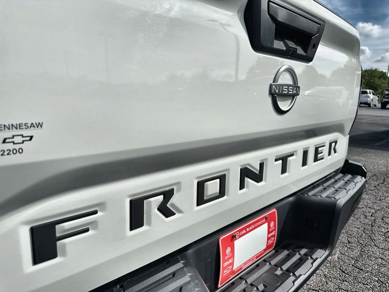 Used 2022 White Nissan King Cab S 4x2 image 27