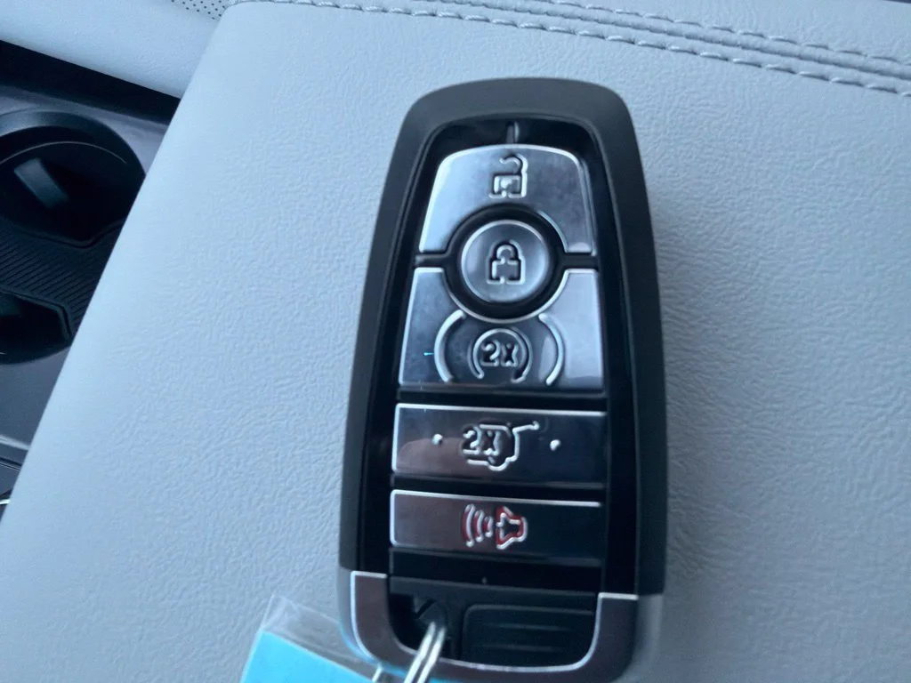 New 2027 Star White Metallic Tri-Coat Ford Platinum™ image 29