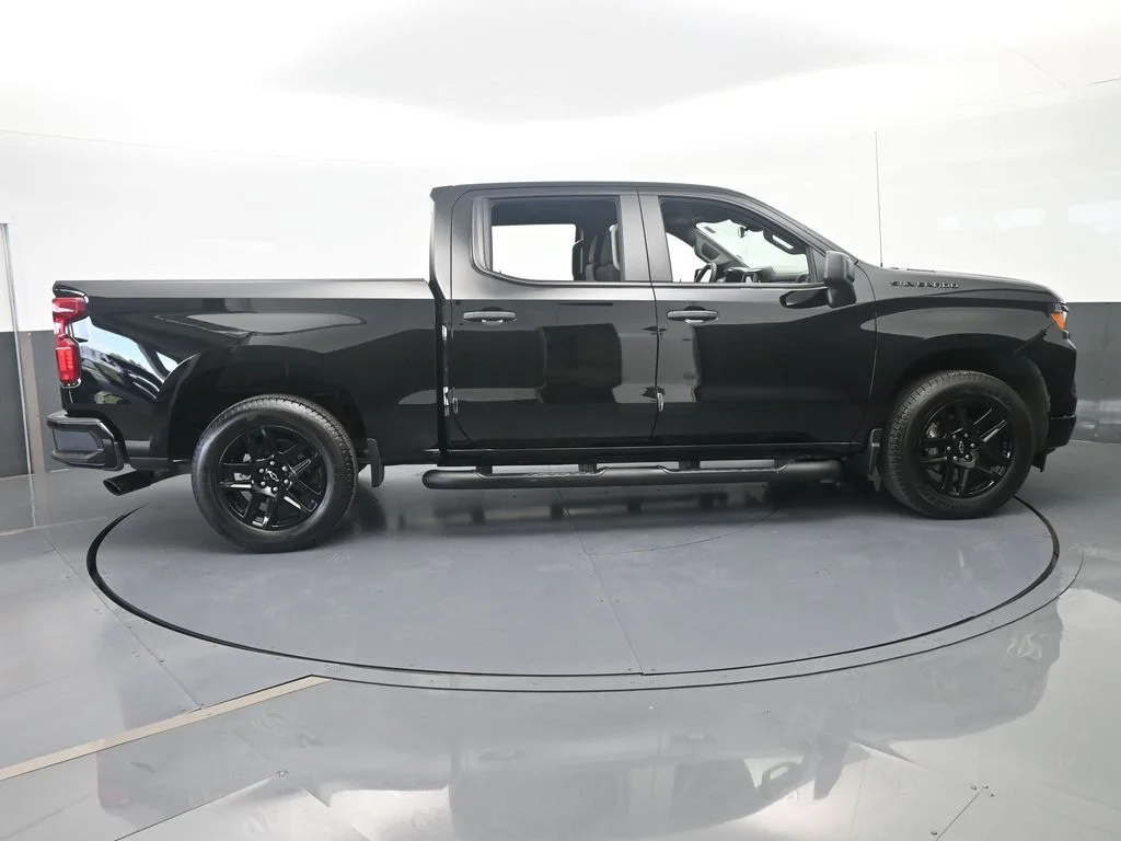 Used 2025 Black Chevrolet Custom image 7