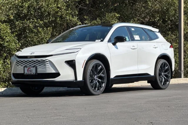 New 2026 Oxygen White <sup>1</sup> Toyota  Limited image 8