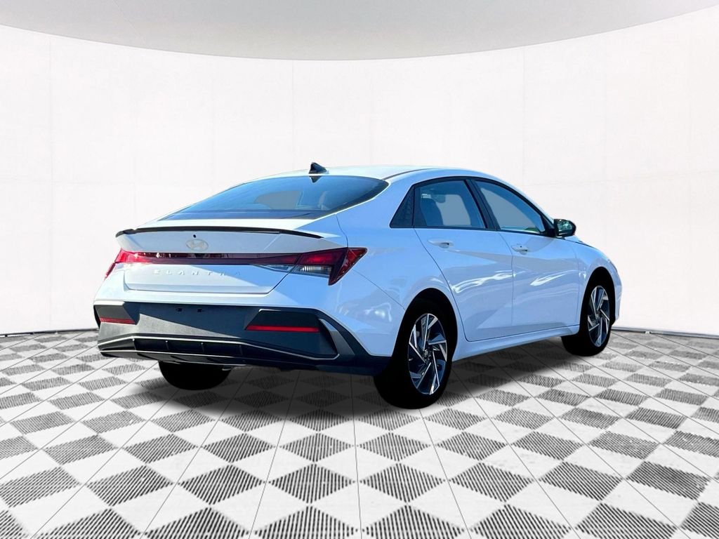 2025 Hyundai Elantra SEL - Photo 11