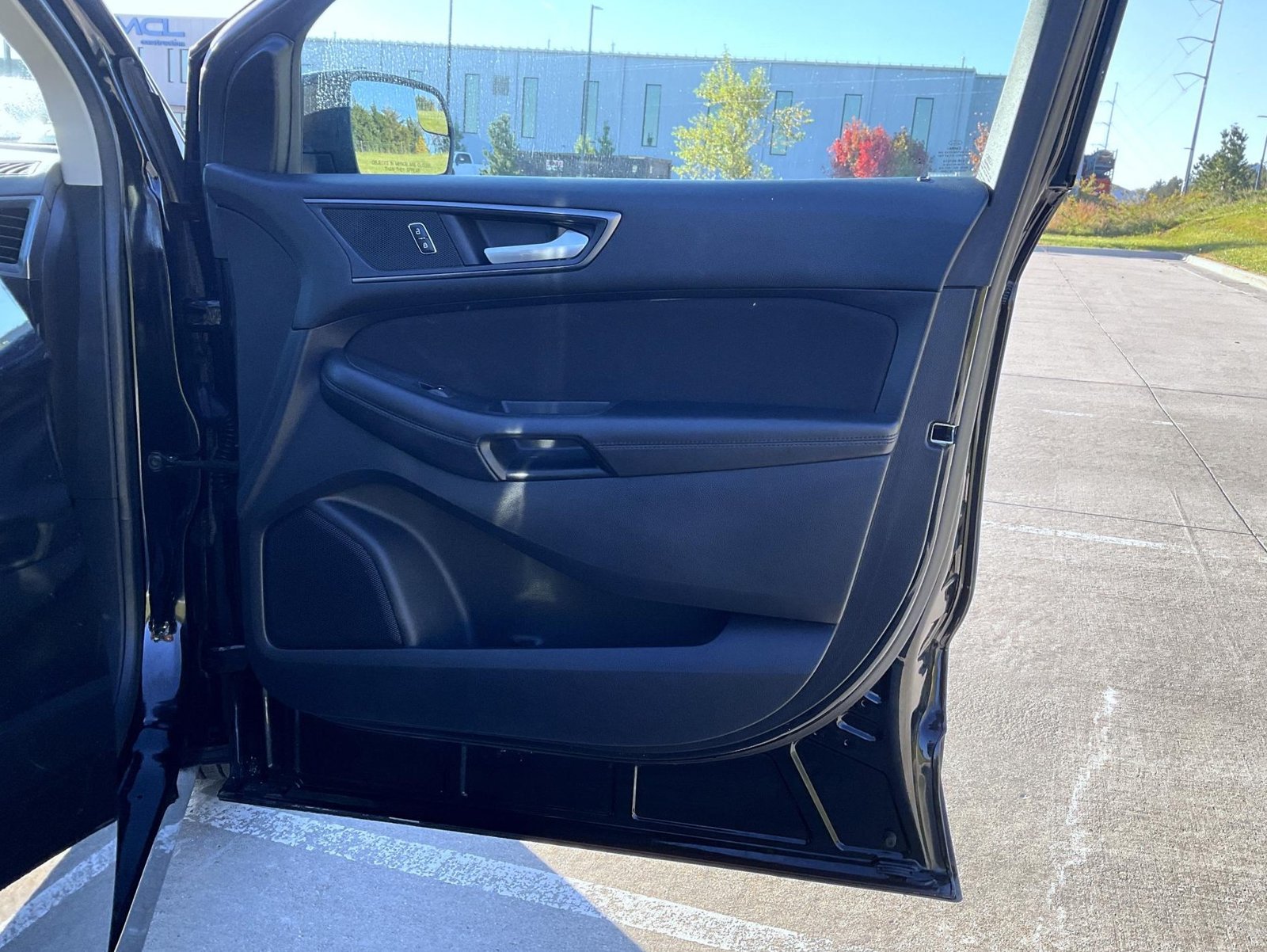 Used 2018 Black Ford SE image 21