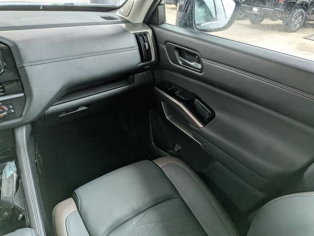 Used 2025 Gray Nissan Platinum image 14